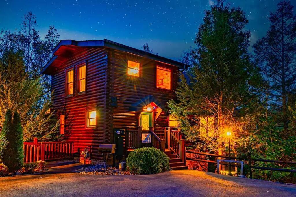 Stunning Mountain Cabin W Hot Tub Gatlinburg Buitenkant foto