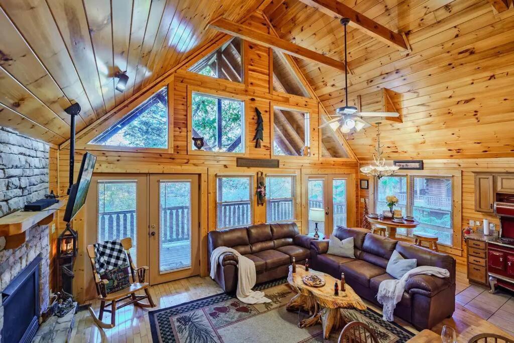 Stunning Mountain Cabin W Hot Tub Gatlinburg Buitenkant foto