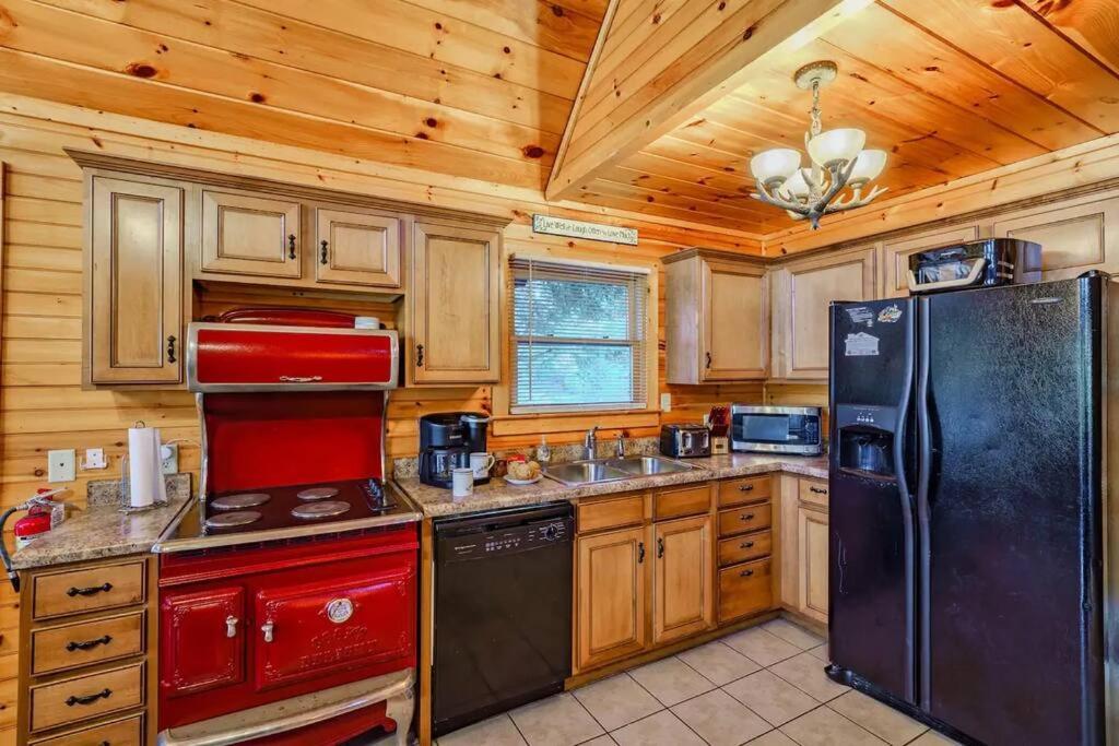 Stunning Mountain Cabin W Hot Tub Gatlinburg Buitenkant foto