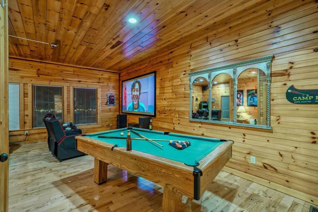 Stunning Mountain Cabin W Hot Tub Gatlinburg Buitenkant foto