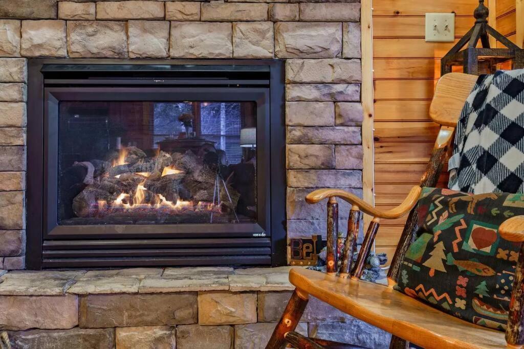 Stunning Mountain Cabin W Hot Tub Gatlinburg Buitenkant foto