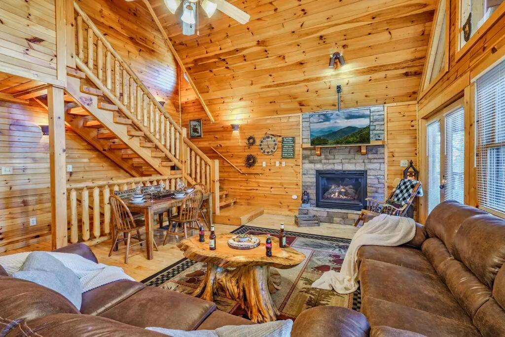 Stunning Mountain Cabin W Hot Tub Gatlinburg Buitenkant foto