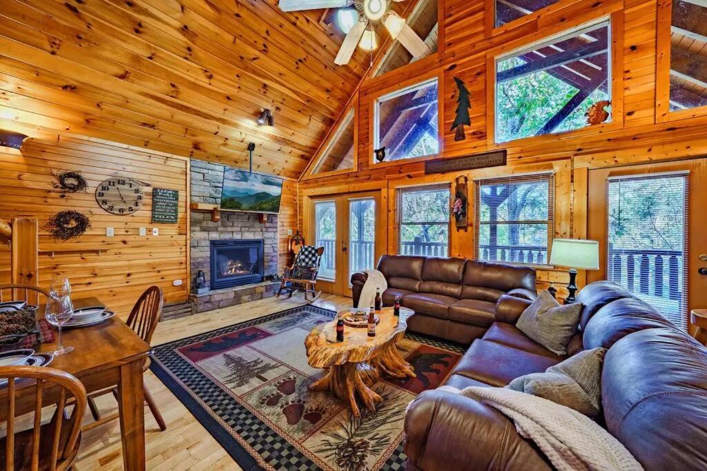 Stunning Mountain Cabin W Hot Tub Gatlinburg Buitenkant foto