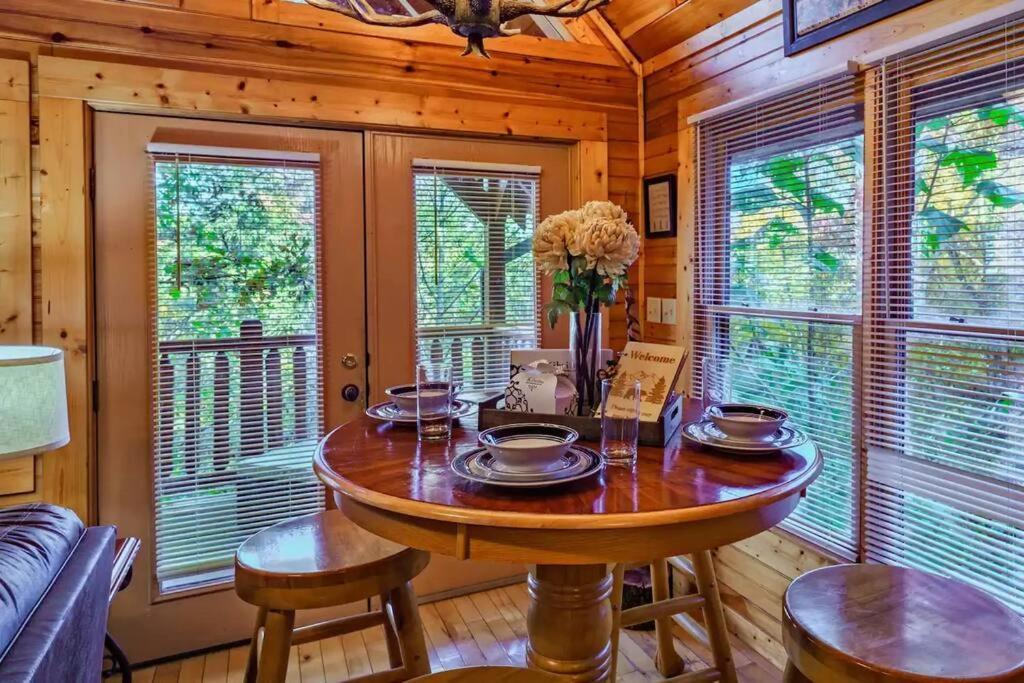 Stunning Mountain Cabin W Hot Tub Gatlinburg Buitenkant foto