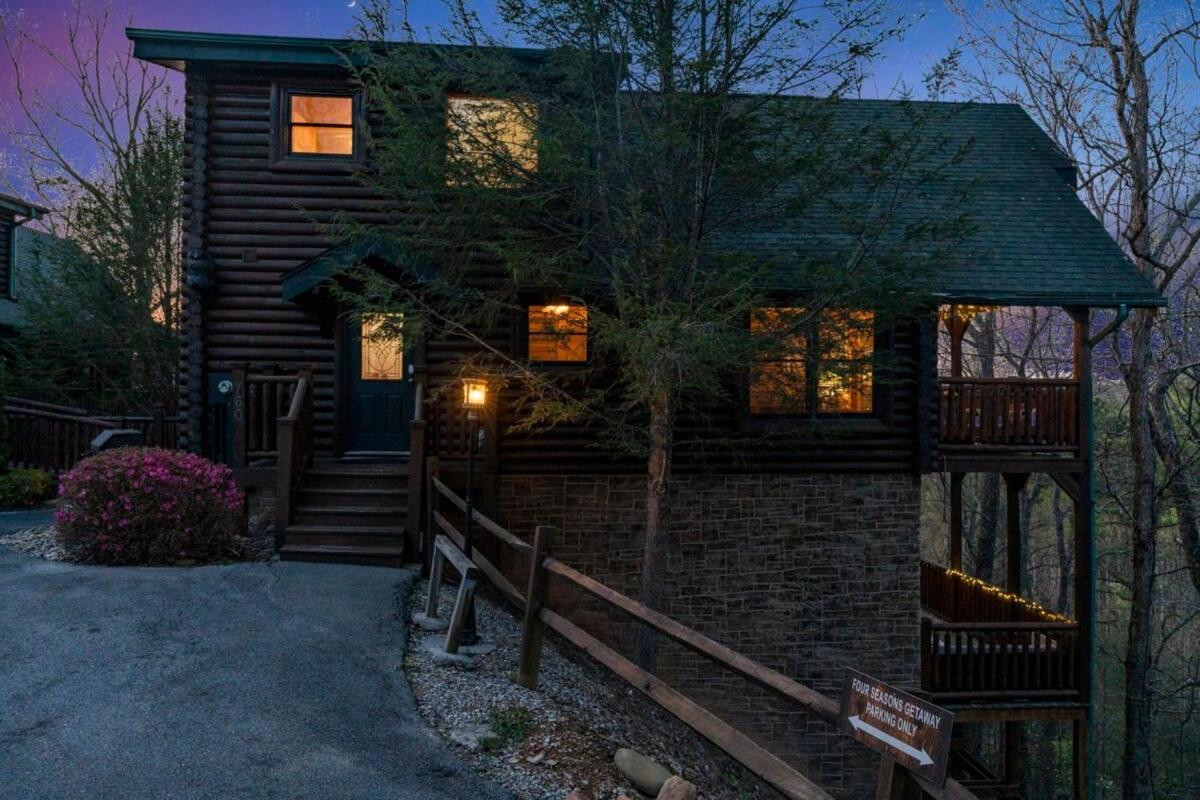 Stunning Mountain Cabin W Hot Tub Gatlinburg Buitenkant foto