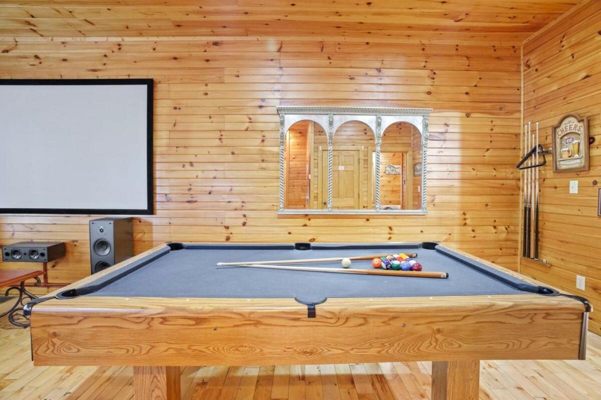 Stunning Mountain Cabin W Hot Tub Gatlinburg Buitenkant foto