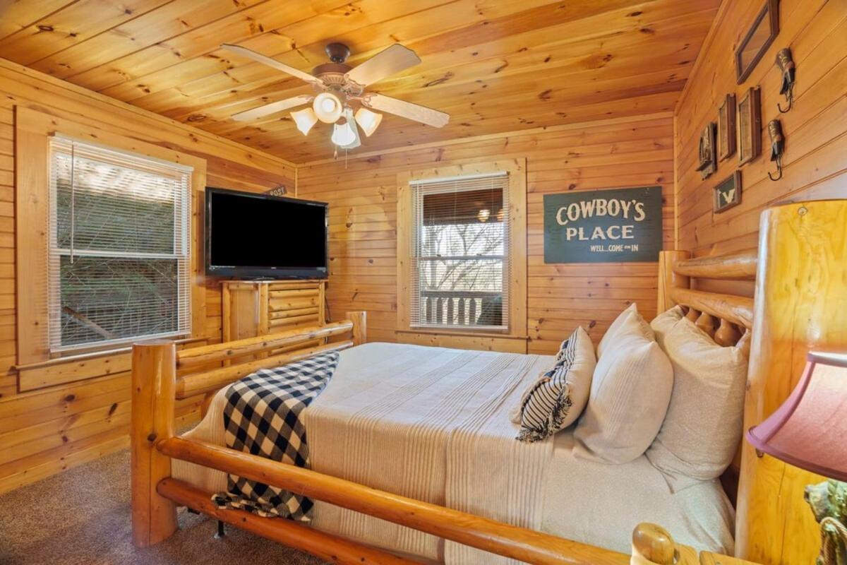 Stunning Mountain Cabin W Hot Tub Gatlinburg Buitenkant foto