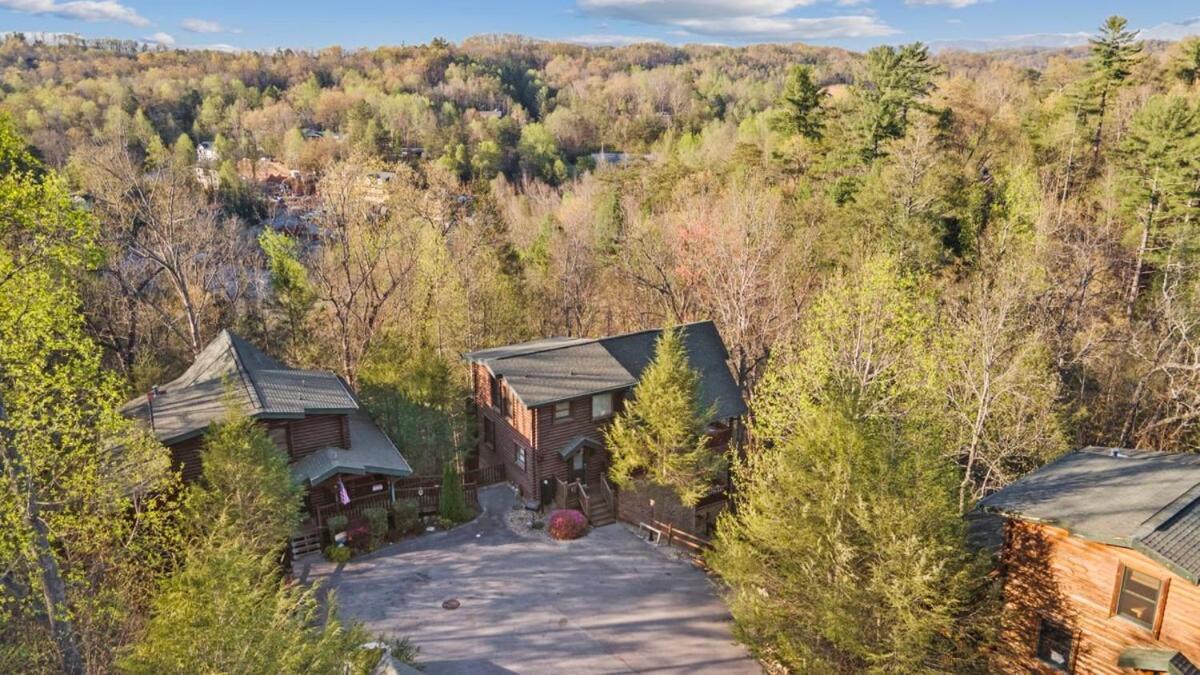 Stunning Mountain Cabin W Hot Tub Gatlinburg Buitenkant foto