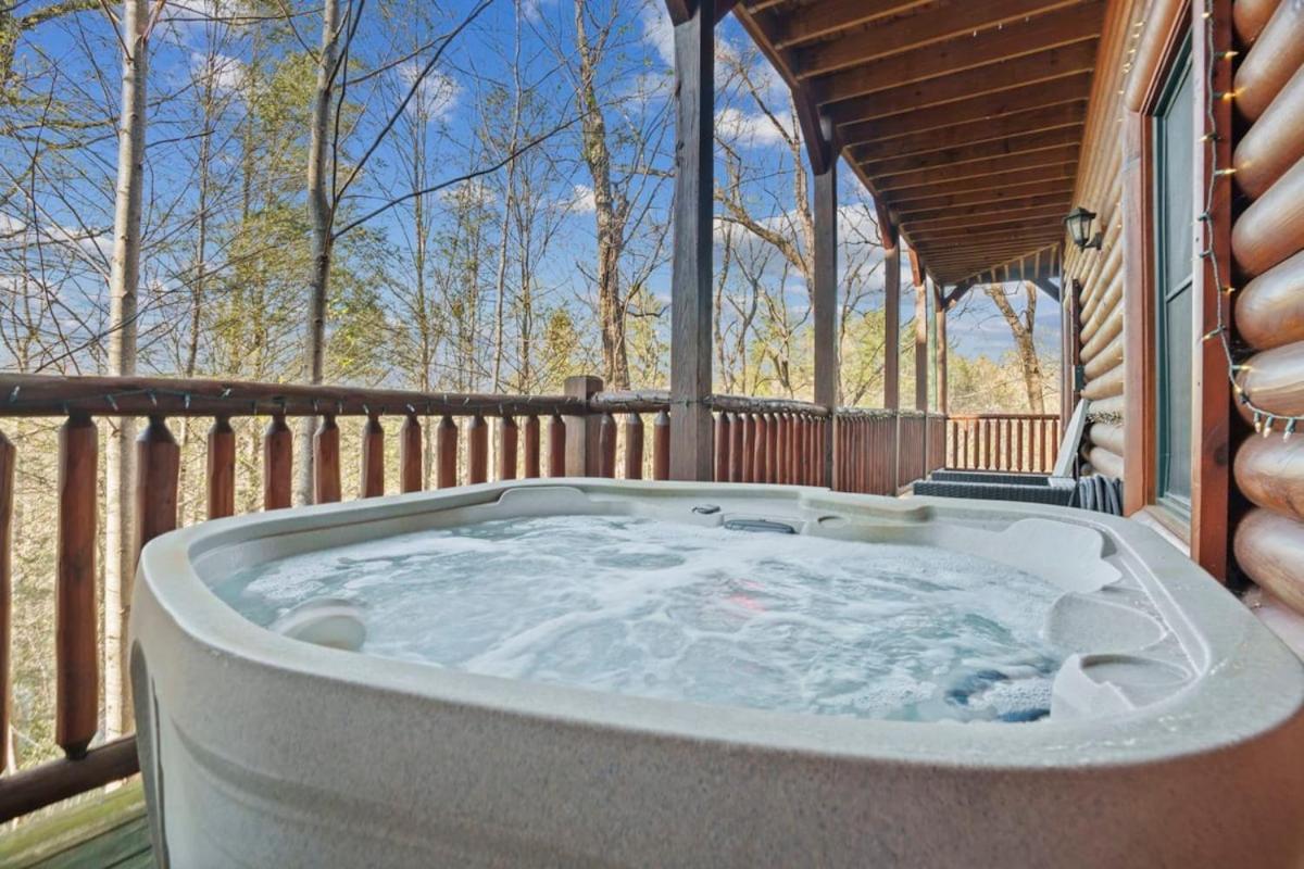 Stunning Mountain Cabin W Hot Tub Gatlinburg Buitenkant foto