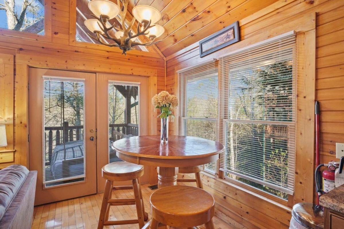 Stunning Mountain Cabin W Hot Tub Gatlinburg Buitenkant foto