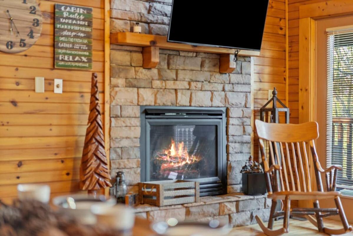 Stunning Mountain Cabin W Hot Tub Gatlinburg Buitenkant foto