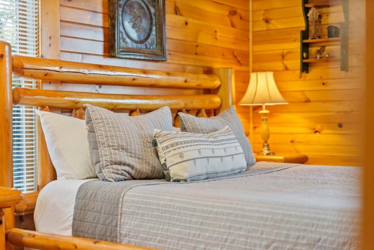 Stunning Mountain Cabin W Hot Tub Gatlinburg Buitenkant foto