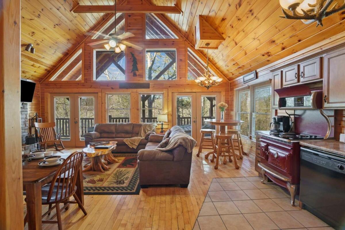 Stunning Mountain Cabin W Hot Tub Gatlinburg Buitenkant foto